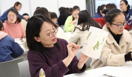 以春为名，海星女神，共赴花事，三·八妇女节快乐！